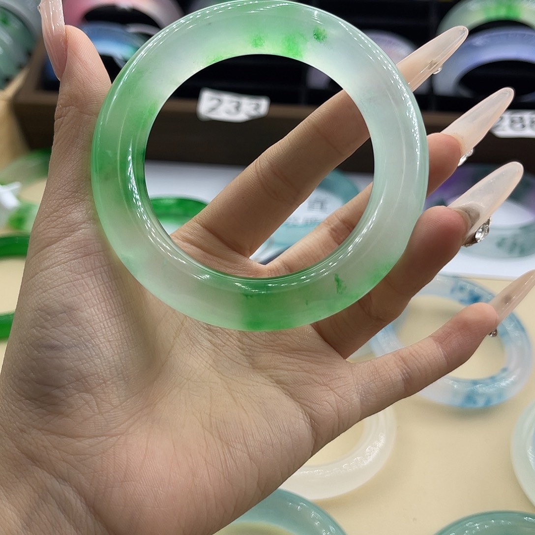 绵****玉面面 54 圆条手镯飘花