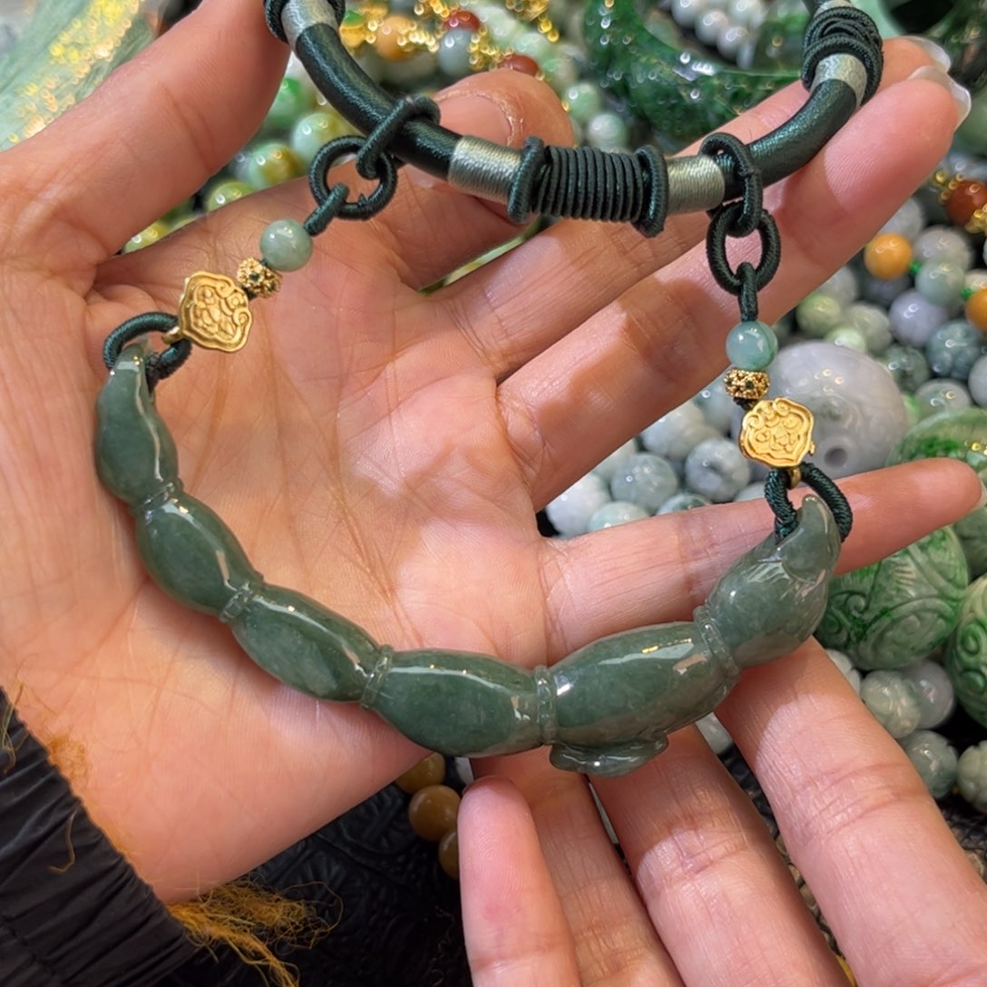 翡翠颈饰未镶嵌待编款
