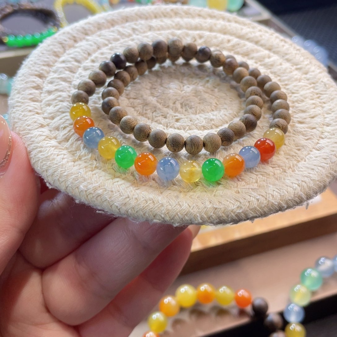 颈饰未镶嵌翡翠浓彩半串