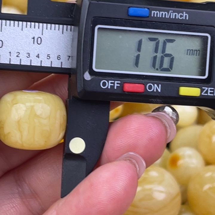 蜜蜡未镶嵌裸石微瑕1127