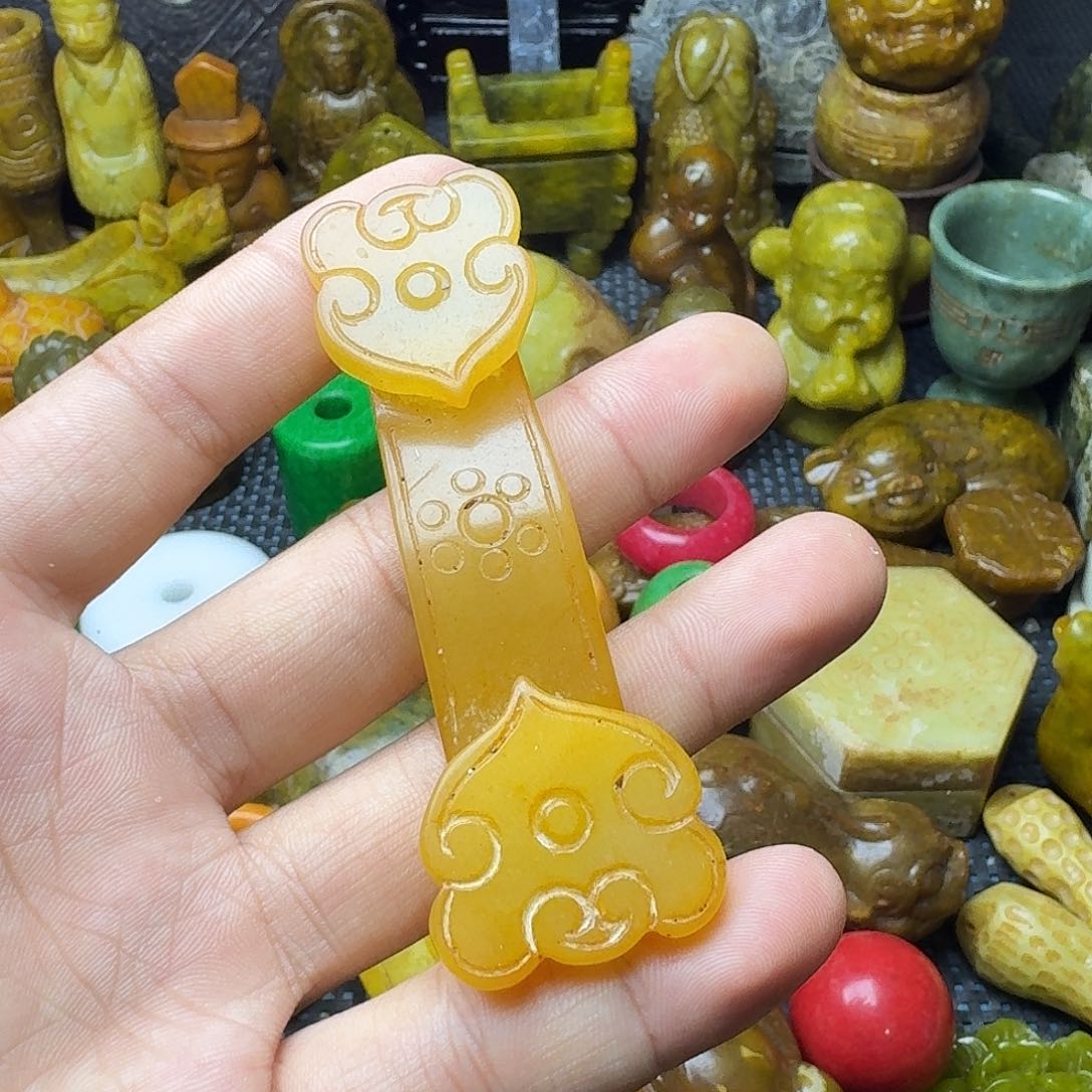 白玉菩提吊坠。。。