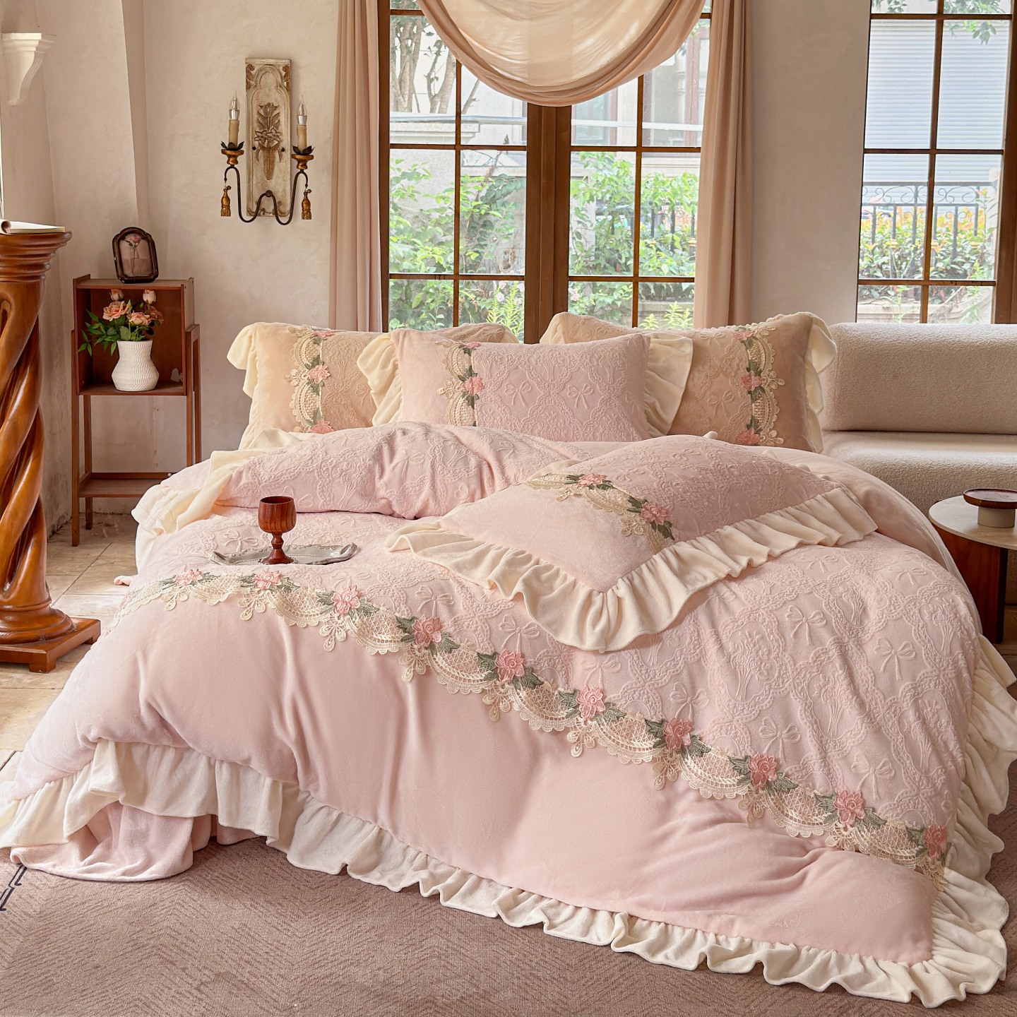 韩版公主风高克重牛奶绒床盖四件套加厚保暖床单镂空蕾丝花边床品