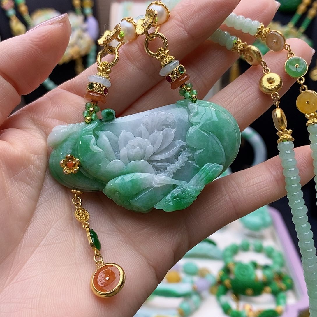 翡翠颈饰未镶嵌天然