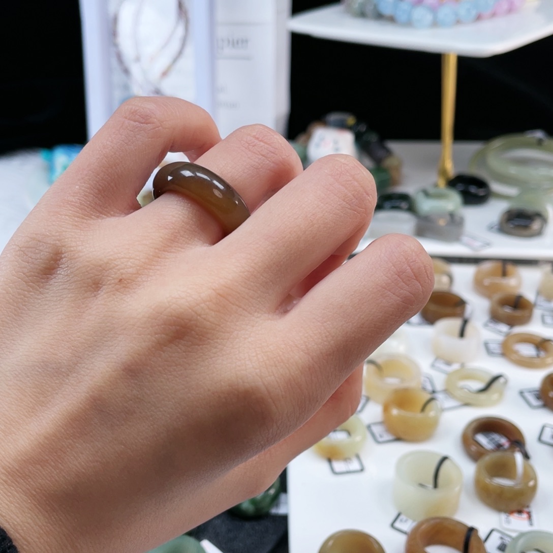 和田玉未镶嵌戒指P11浓糖渐变轮胎16不退换