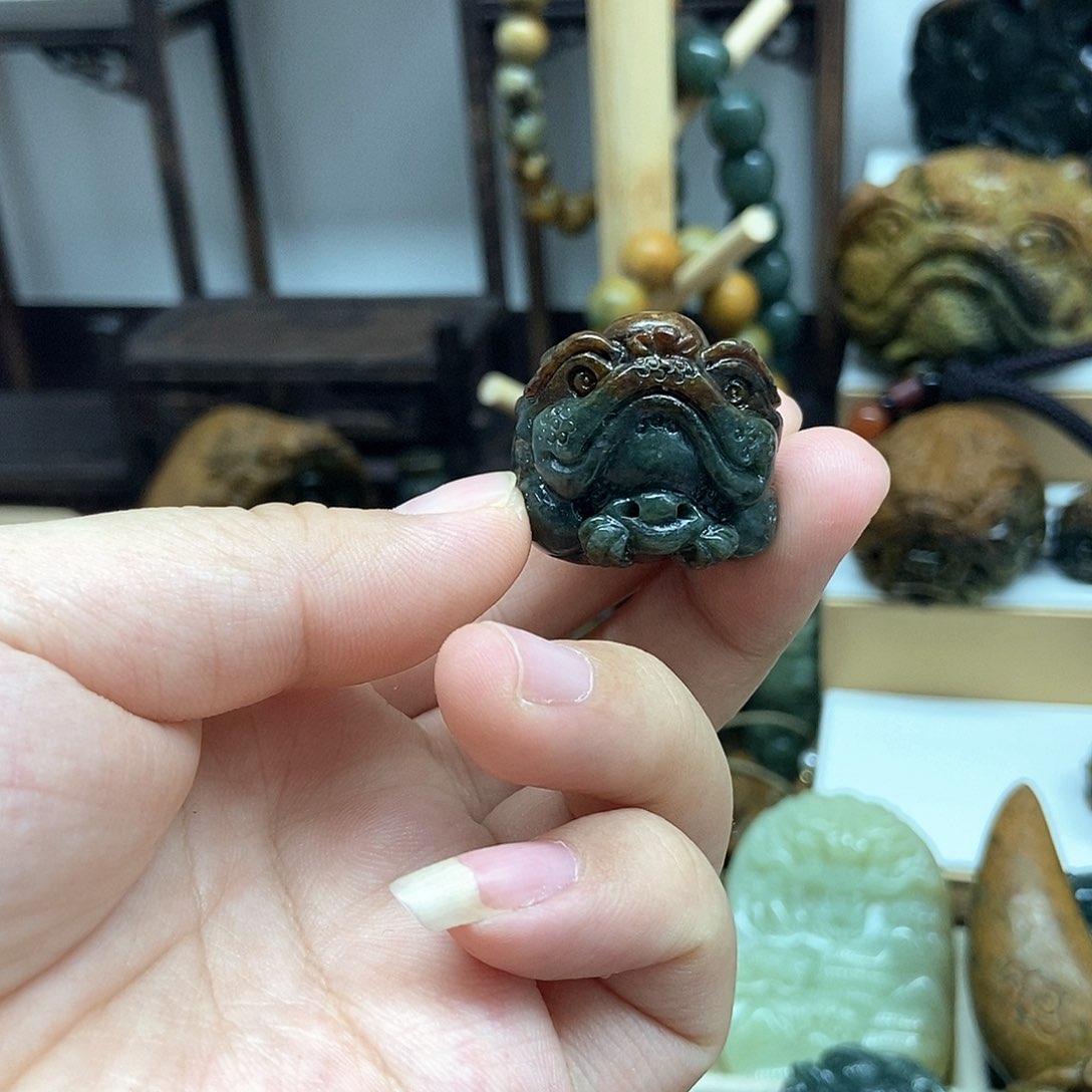 岫岩河磨玉（透闪石质玉）挂件未镶嵌楠