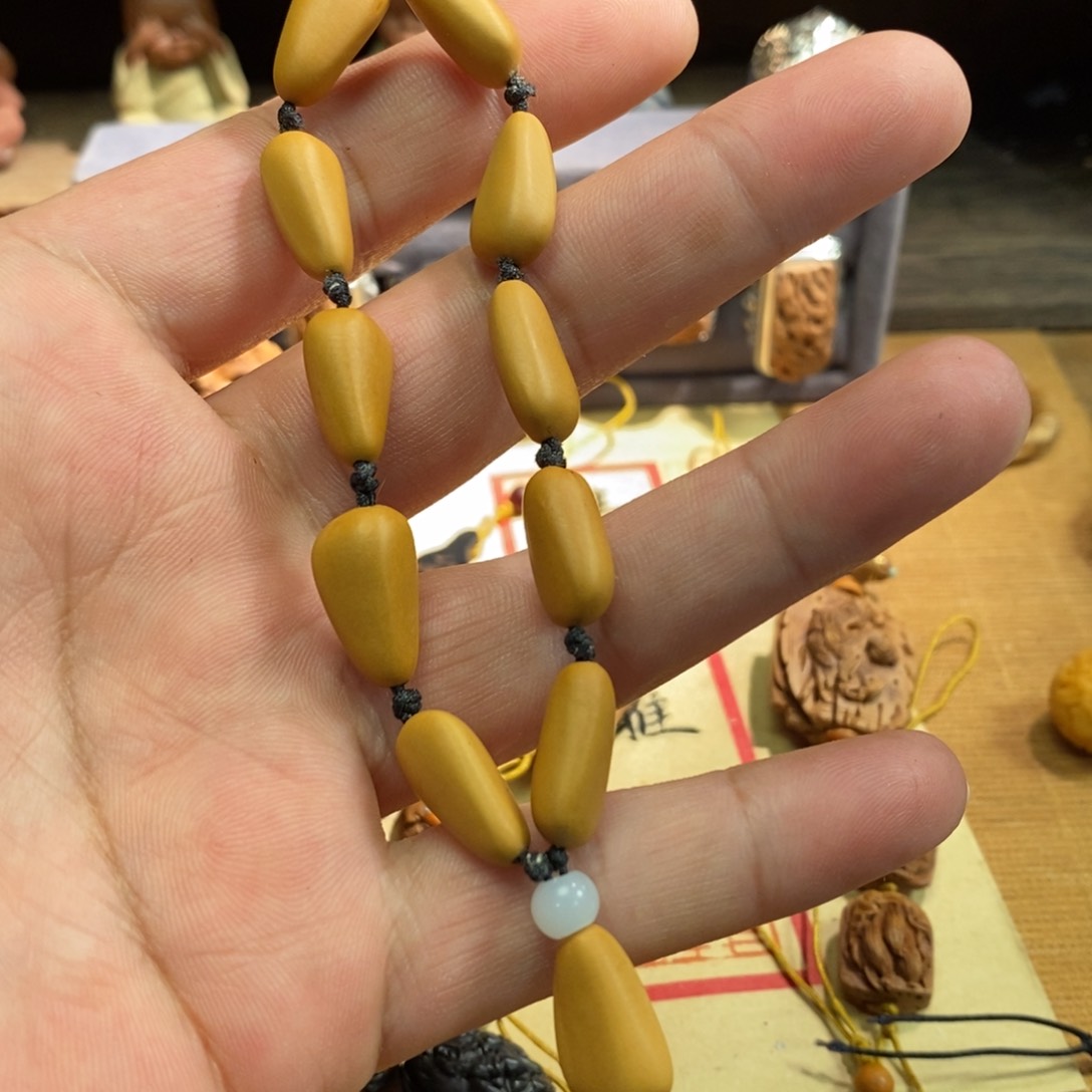 潍坊核雕桃核雕刻松子串