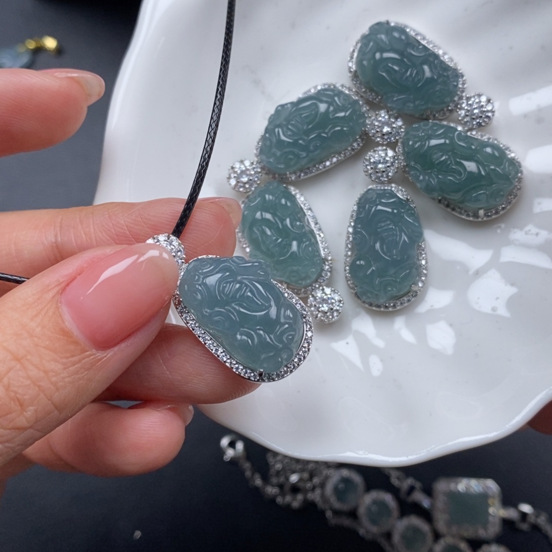 翡翠颈饰未镶嵌翡翠