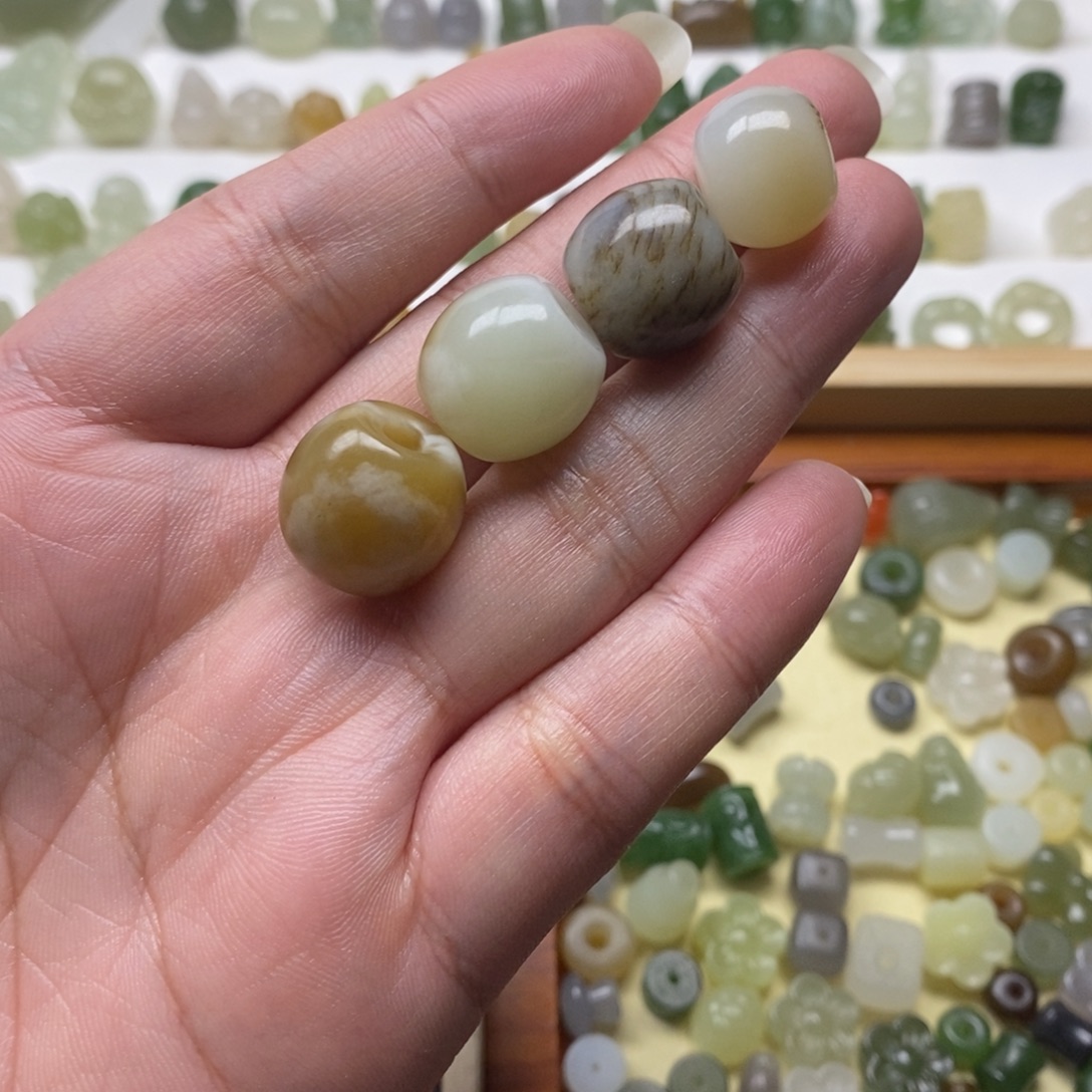 文***阁颈饰未镶嵌和田玉