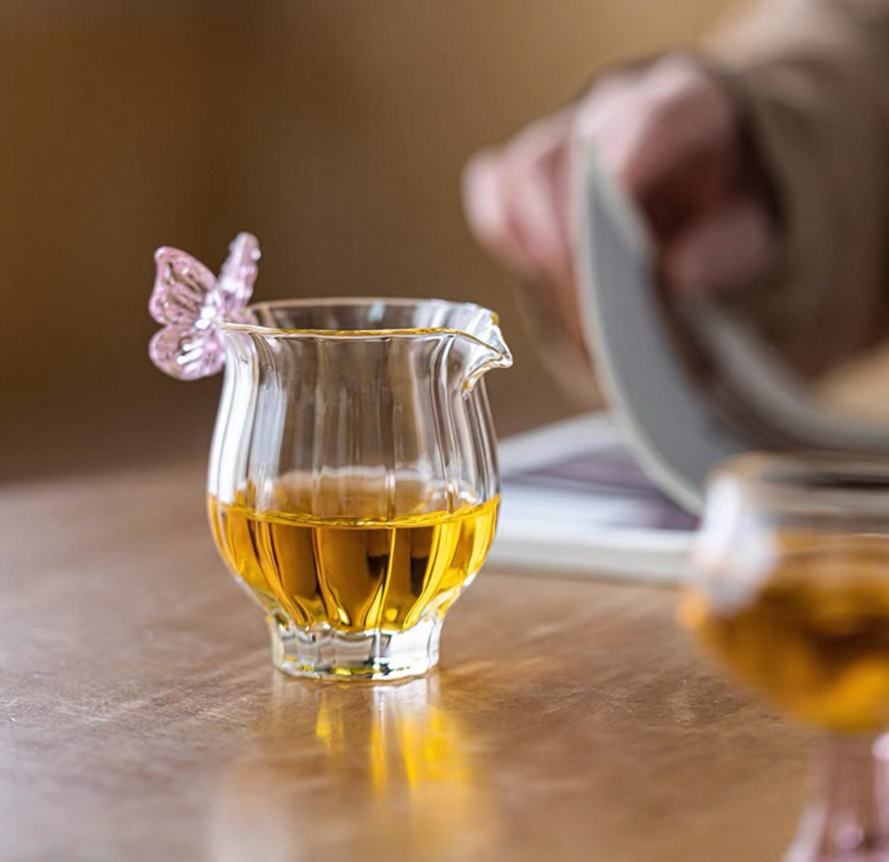 義求新品【紫蝶花苞玻璃公道杯】玻璃分茶器