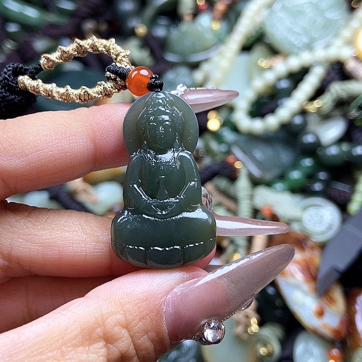 和田玉颈饰未镶嵌