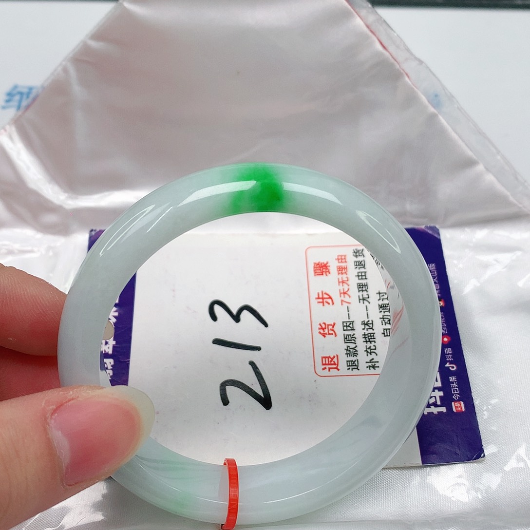 翡翠手镯未镶嵌翡翠