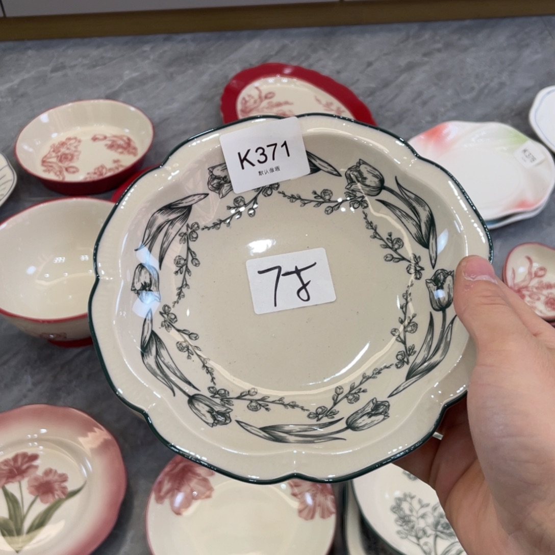 陶瓷微瑕餐具介意勿拍，满18飞！