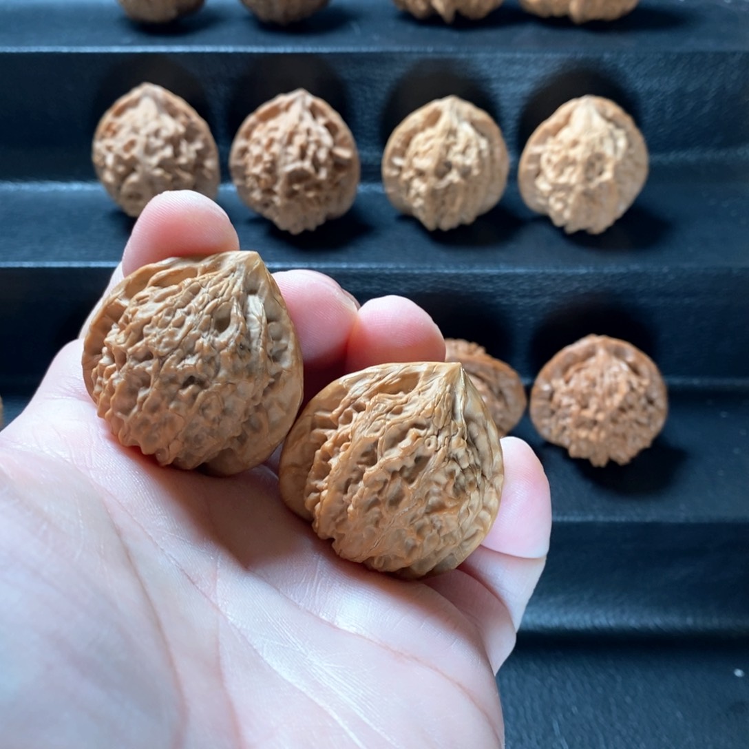 桃核把件野生原树金公子38微修