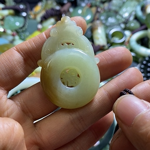 和田玉颈饰未镶嵌一个