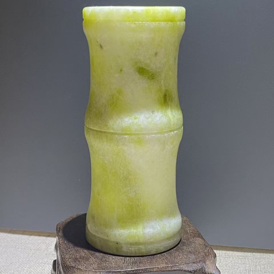 天然玉石精品雕工竹节笔筒