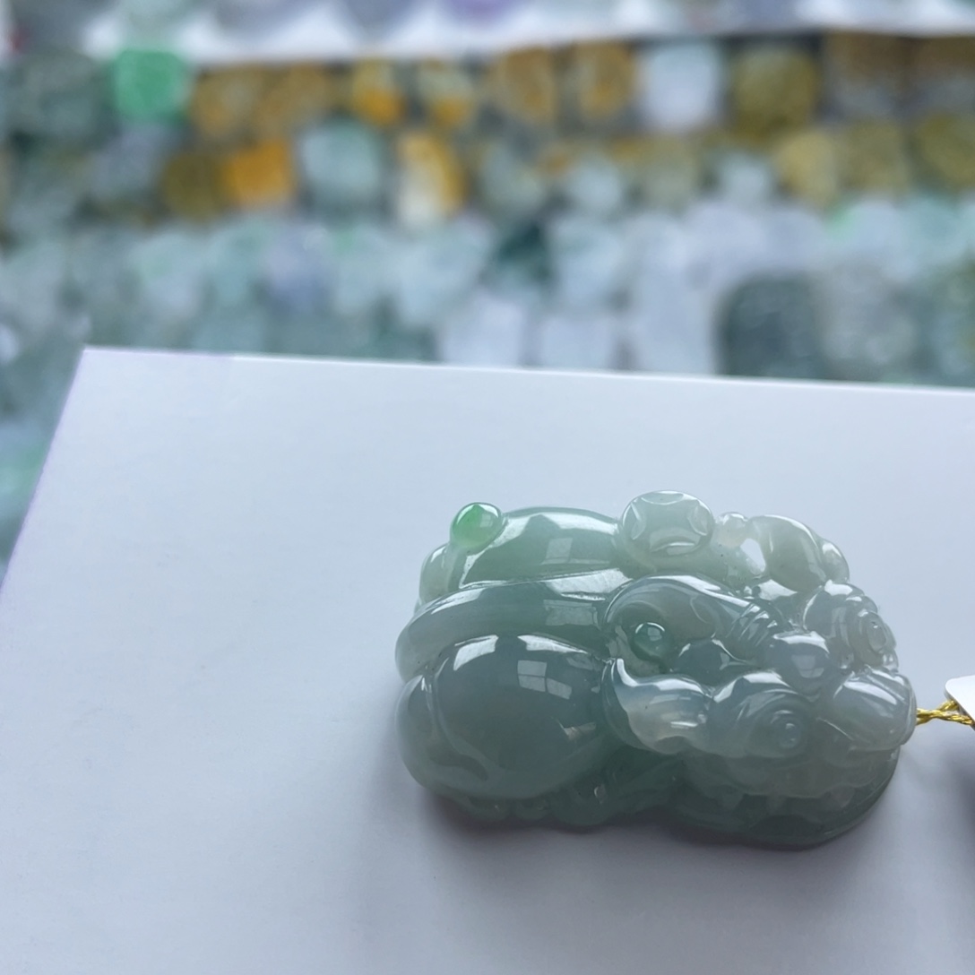 翡翠未镶嵌颈饰貔貅