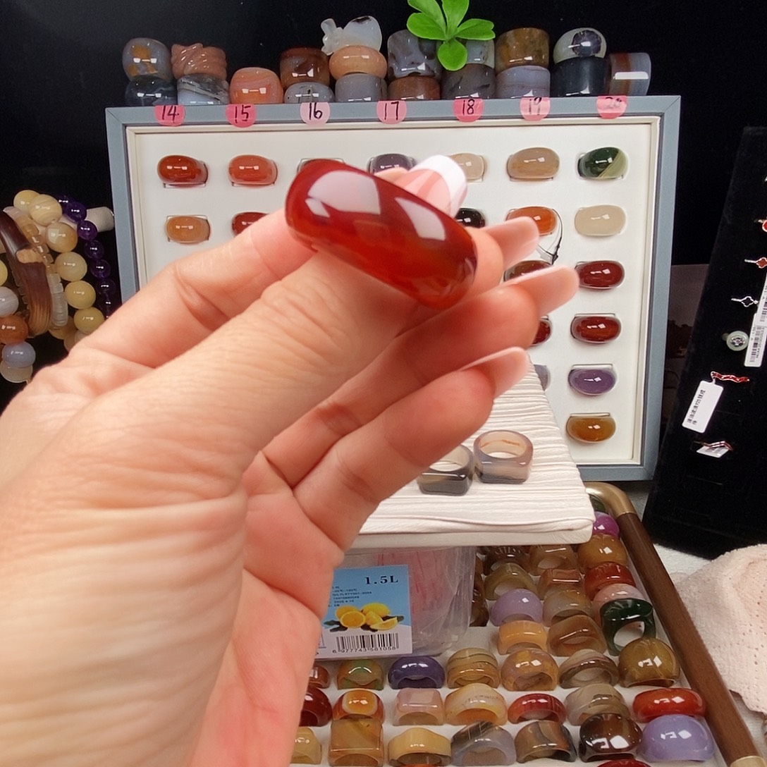 苦***王玛瑙/玉髓合金戒指