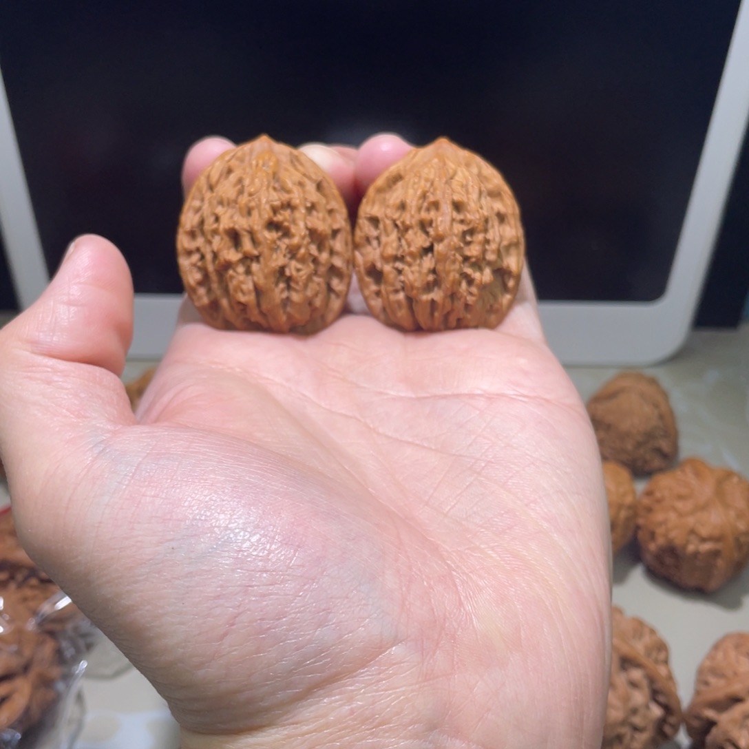 把件文玩核桃36尺麦穗虎头一对儿