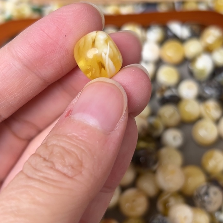 蜜蜡未镶嵌裸石12.8mm一个