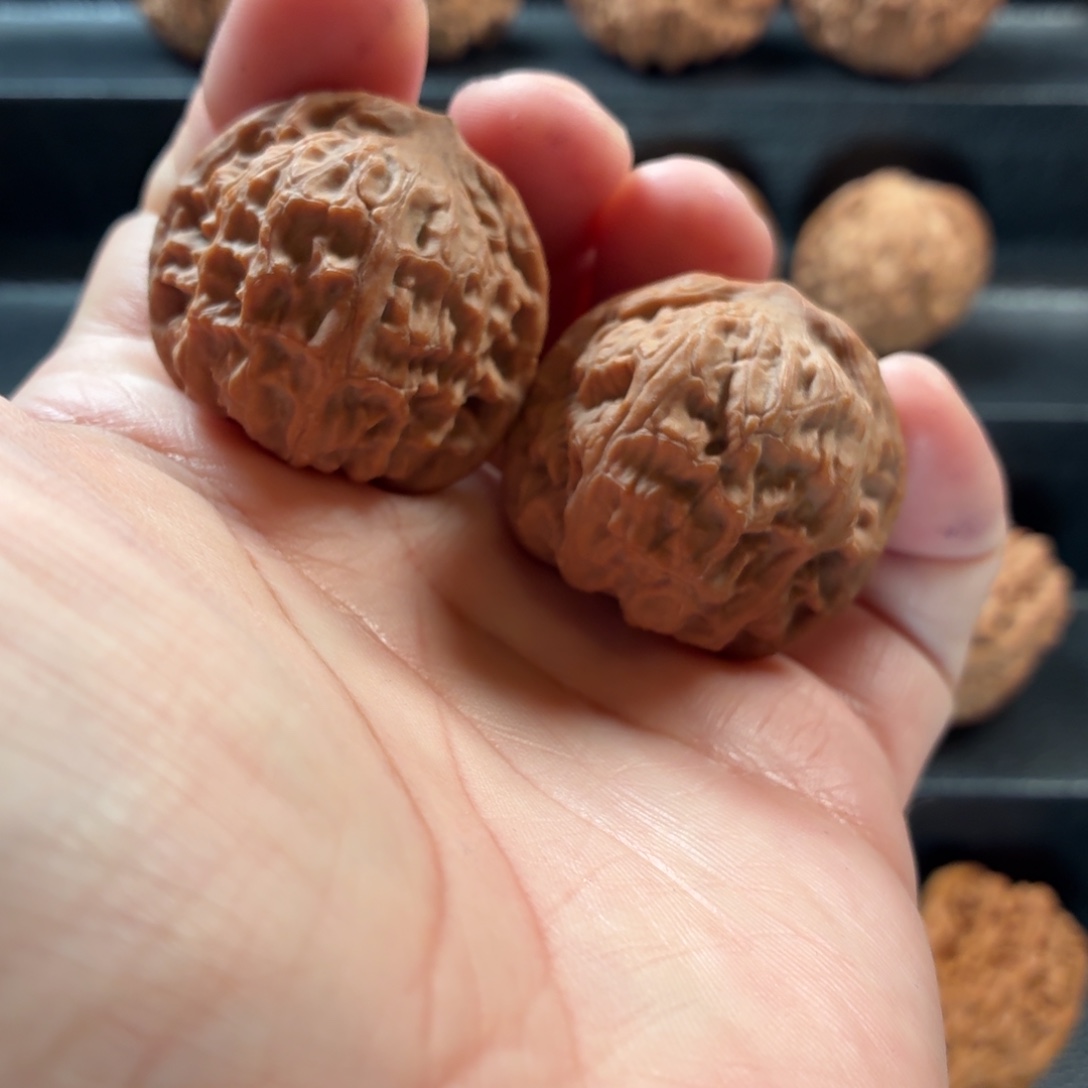 桃核把件野生原树红钻37