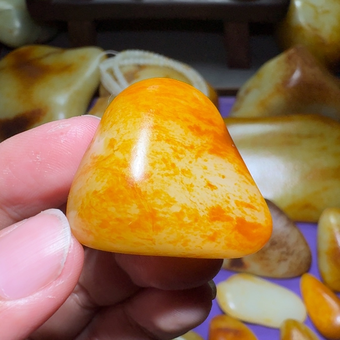 特***行和田玉未镶嵌颈饰