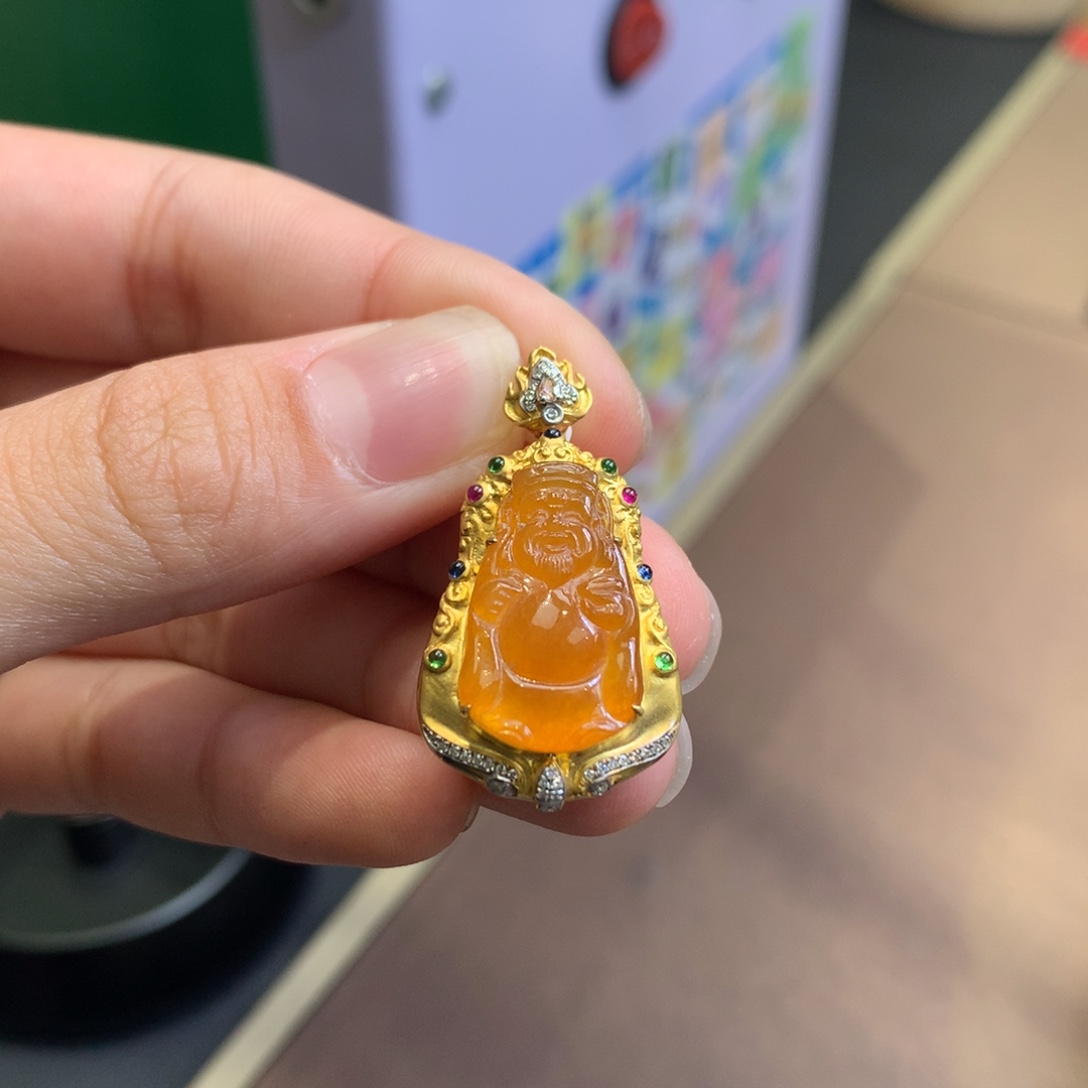 翡翠18K金镶嵌颈饰翡翠