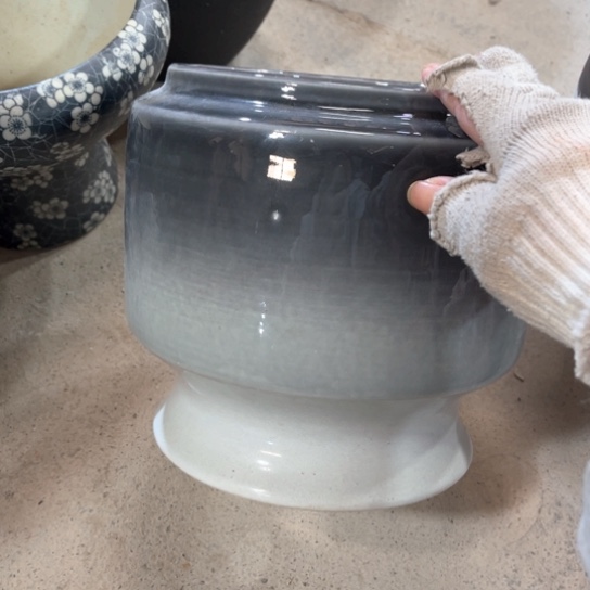 罐默认微瑕，有孔编号13-47