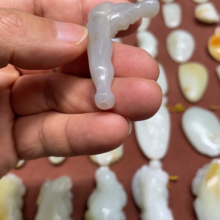 和田玉未镶嵌颈饰