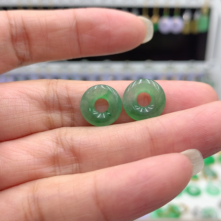 翡翠未镶嵌耳饰的