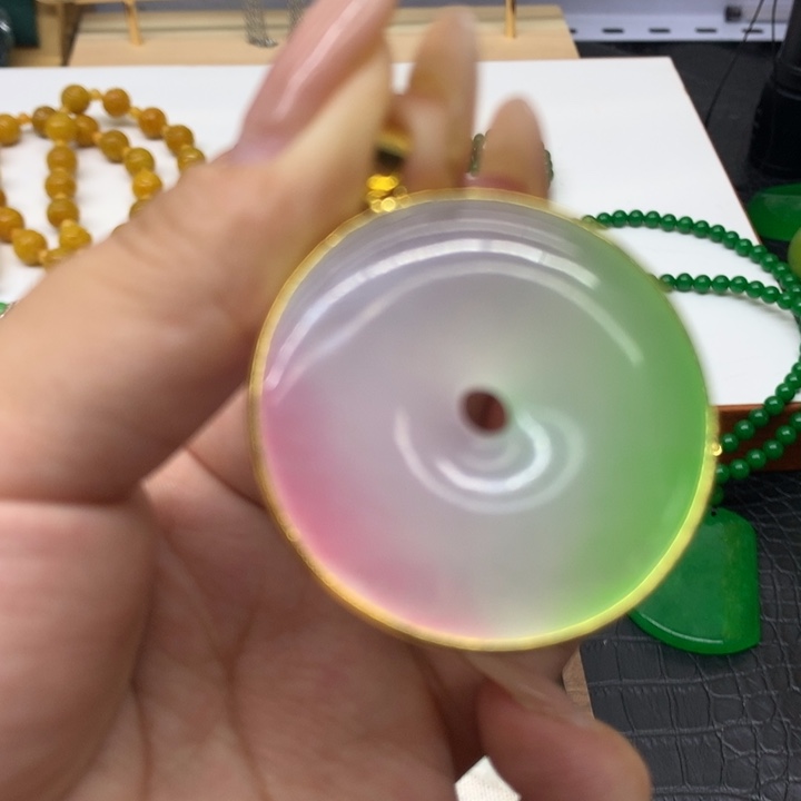 翡翠未镶嵌颈饰吊坠