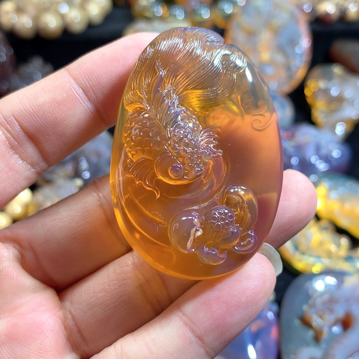 琥珀颈饰未镶嵌连年有余