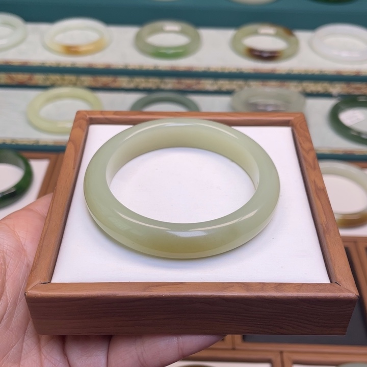 和田玉手镯未镶嵌54