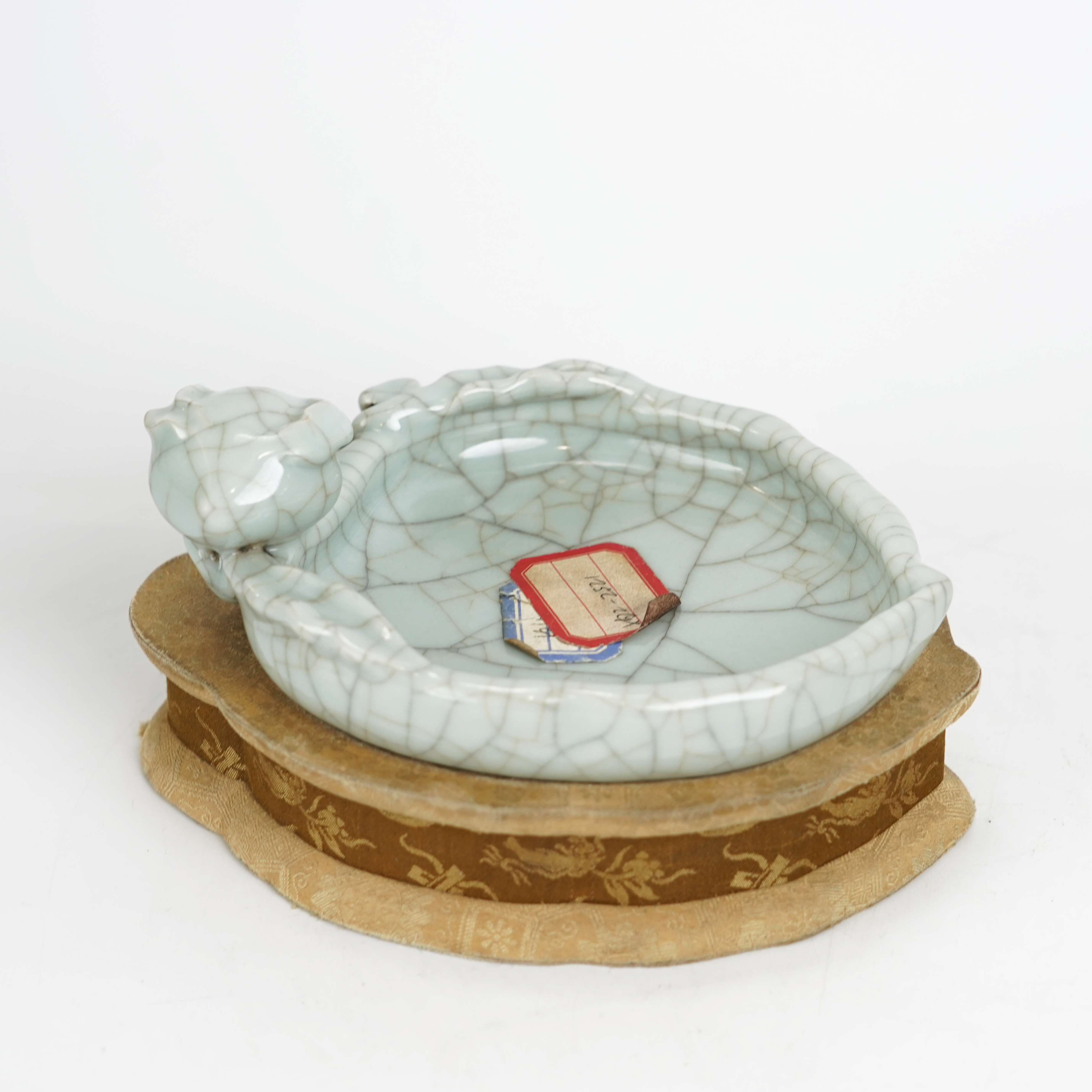 Lot013 清 哥釉桃型笔洗