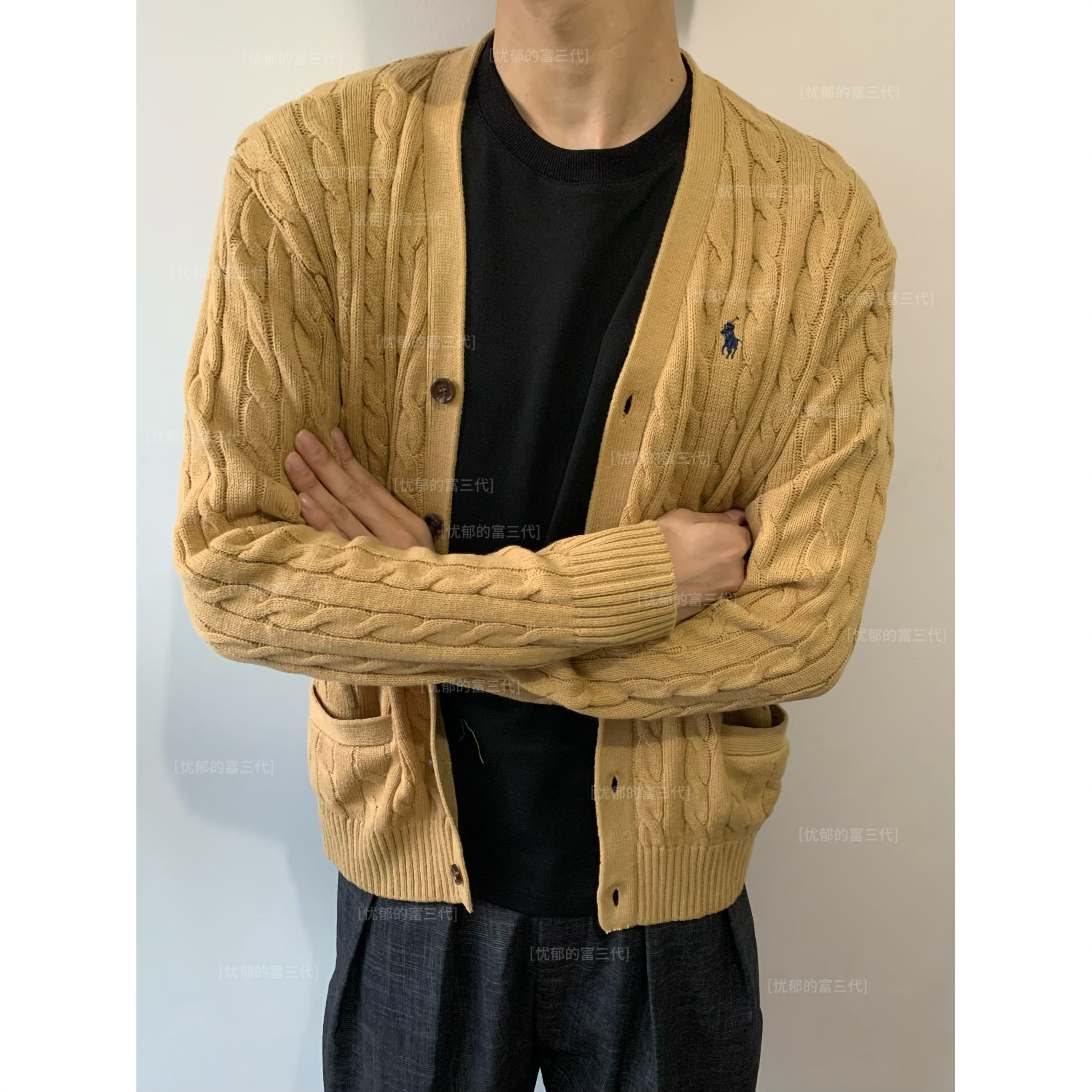 经典小骑士刺绣V领开衫绞花毛衣