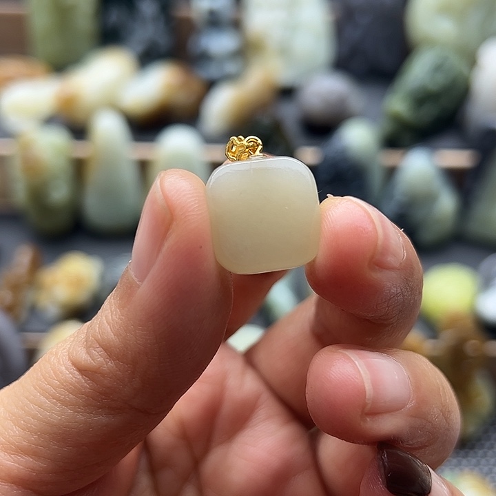 和田玉（糖玉）未镶嵌颈饰