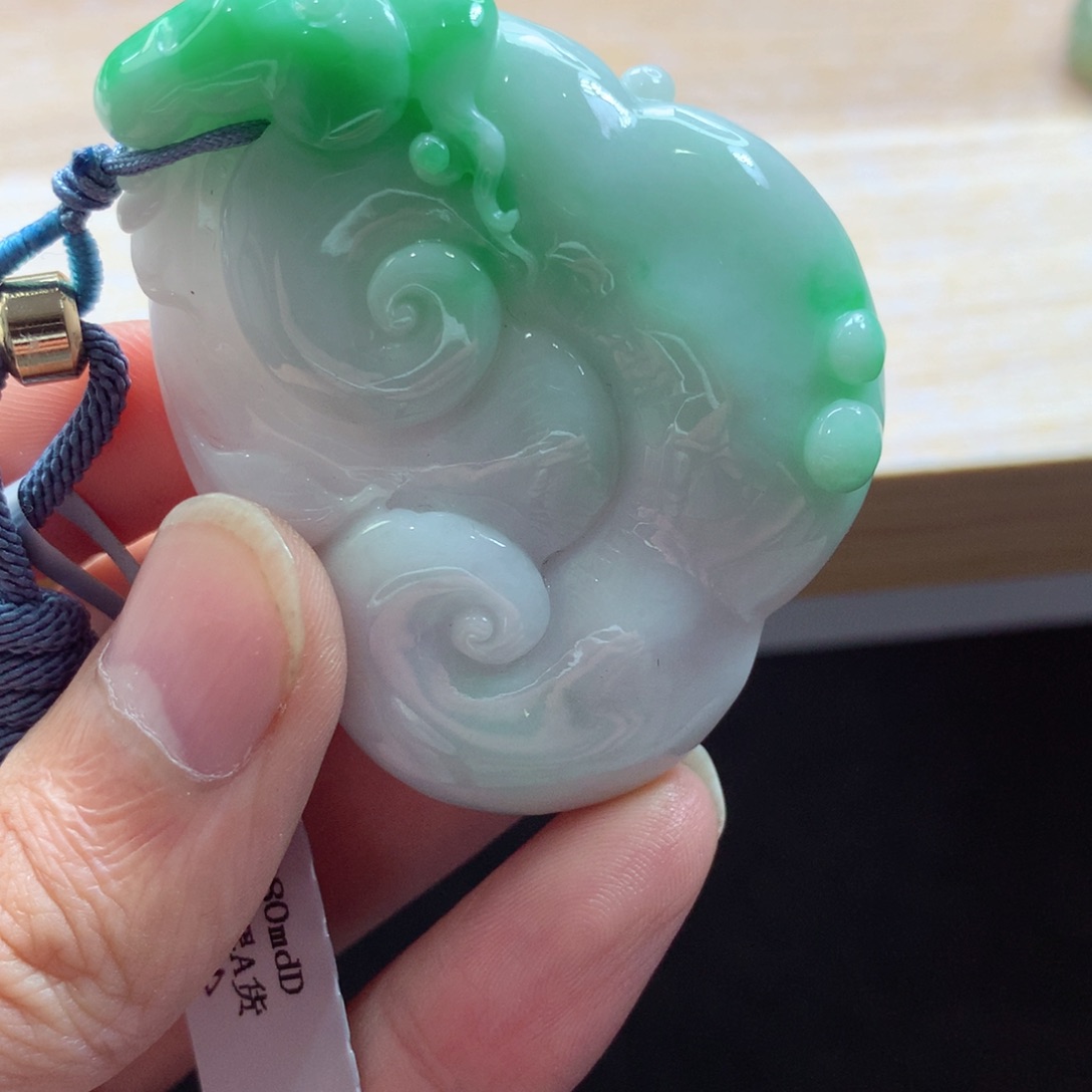 翡翠未镶嵌颈饰吊坠