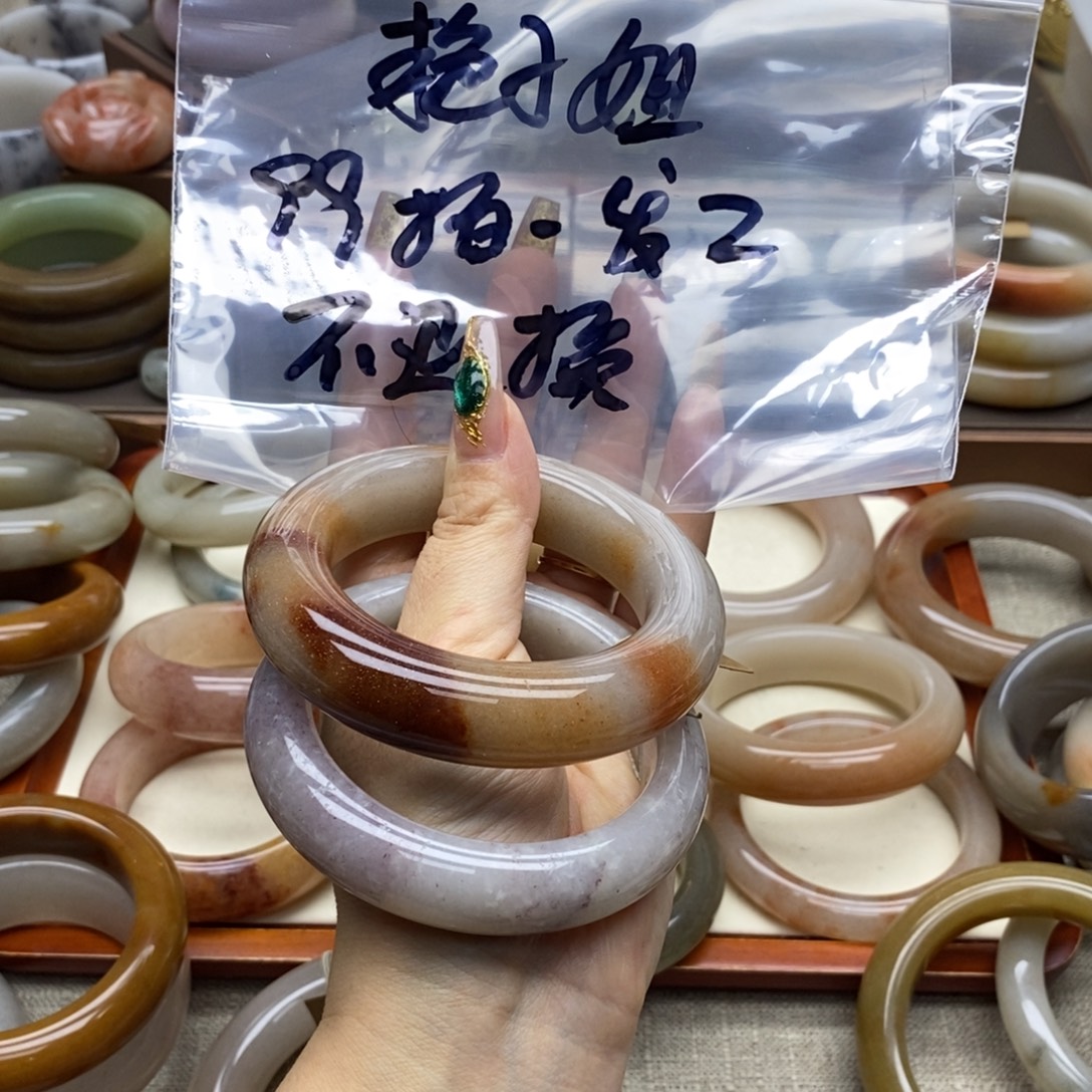 艳***姐石英岩玉合金手镯