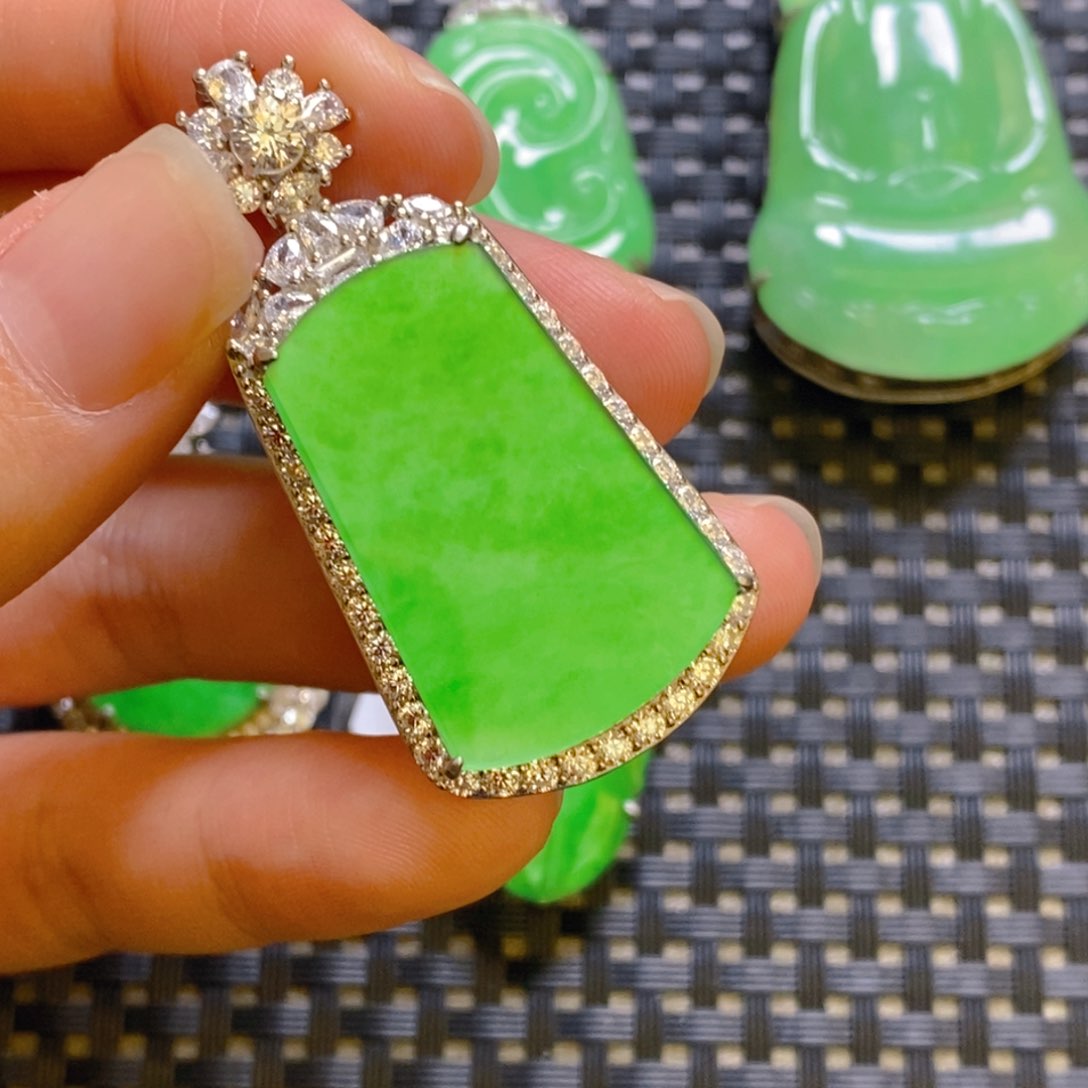 翡翠颈饰银S925镶嵌吊坠