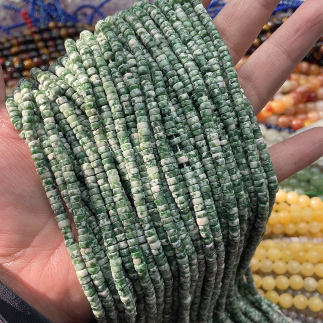 玛瑙/玉髓珠宝半成品未镶嵌一条装4mm绿点石直切隔片