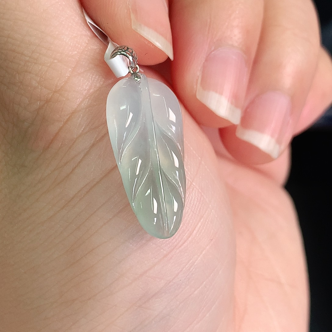 翡翠颈饰18K金镶嵌冰胶叶子