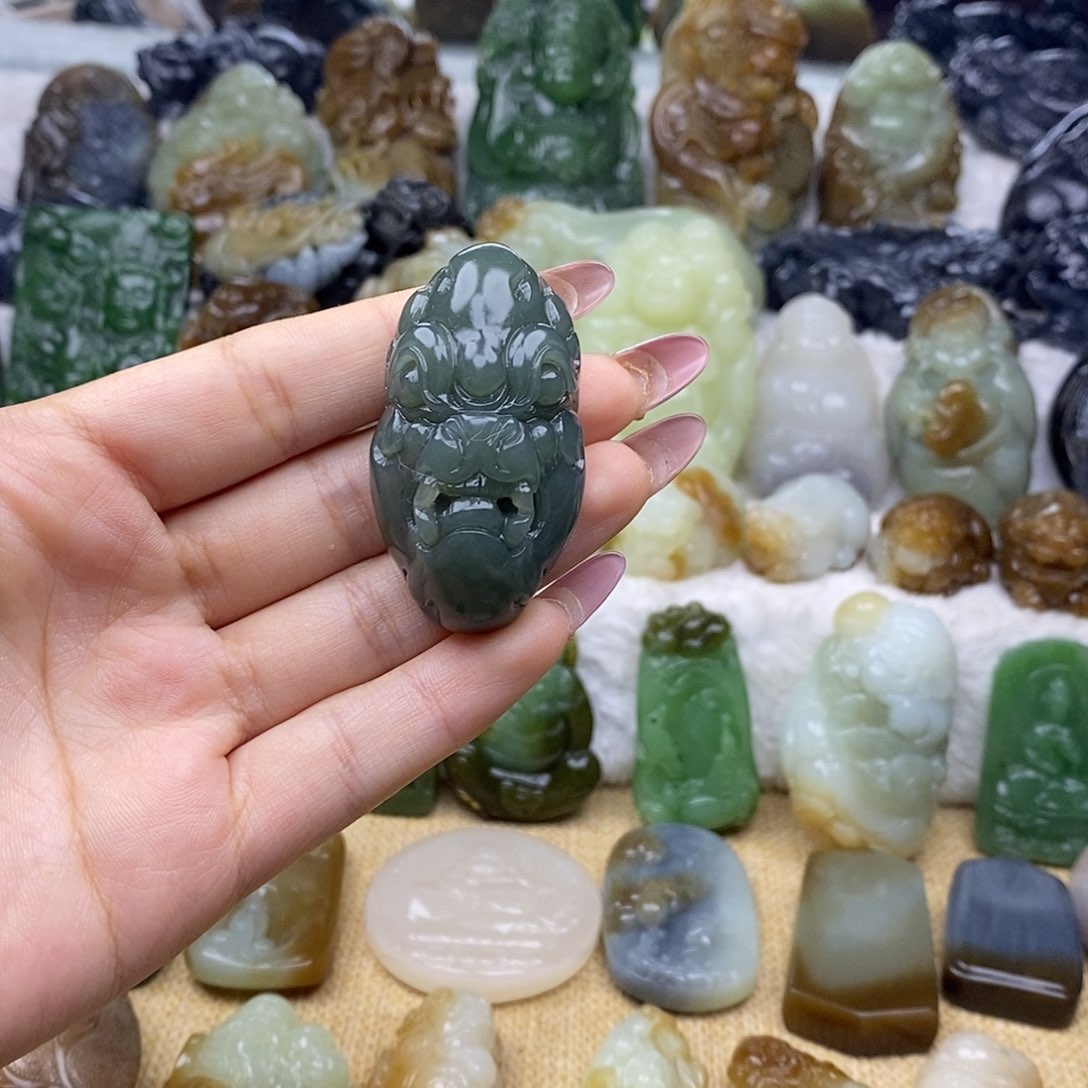 和田玉未镶嵌颈饰