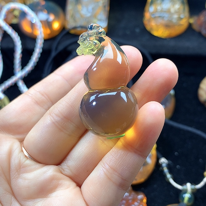 琥珀未镶嵌手串蓝珀雕刻件龙葫芦吊坠