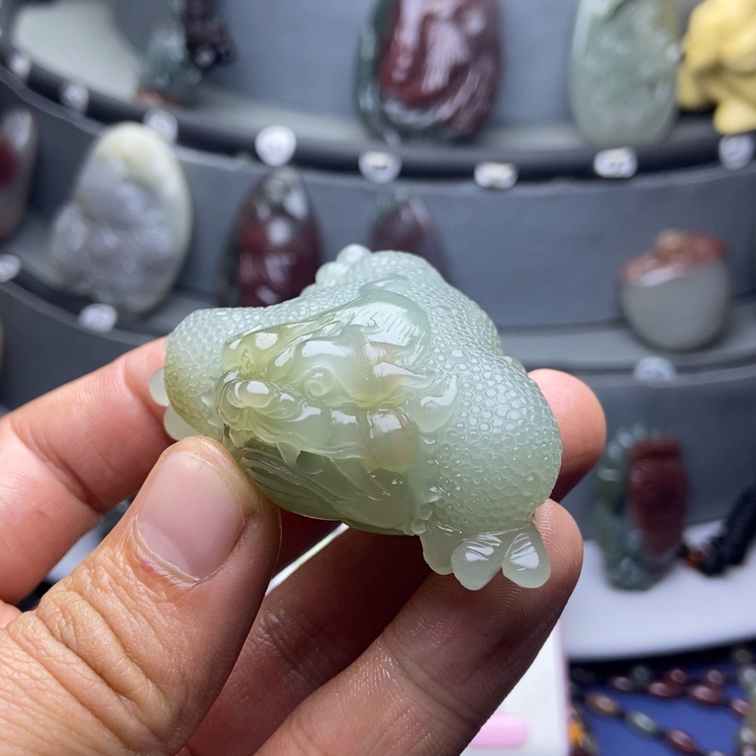 何***田玛瑙/玉髓未镶嵌颈饰