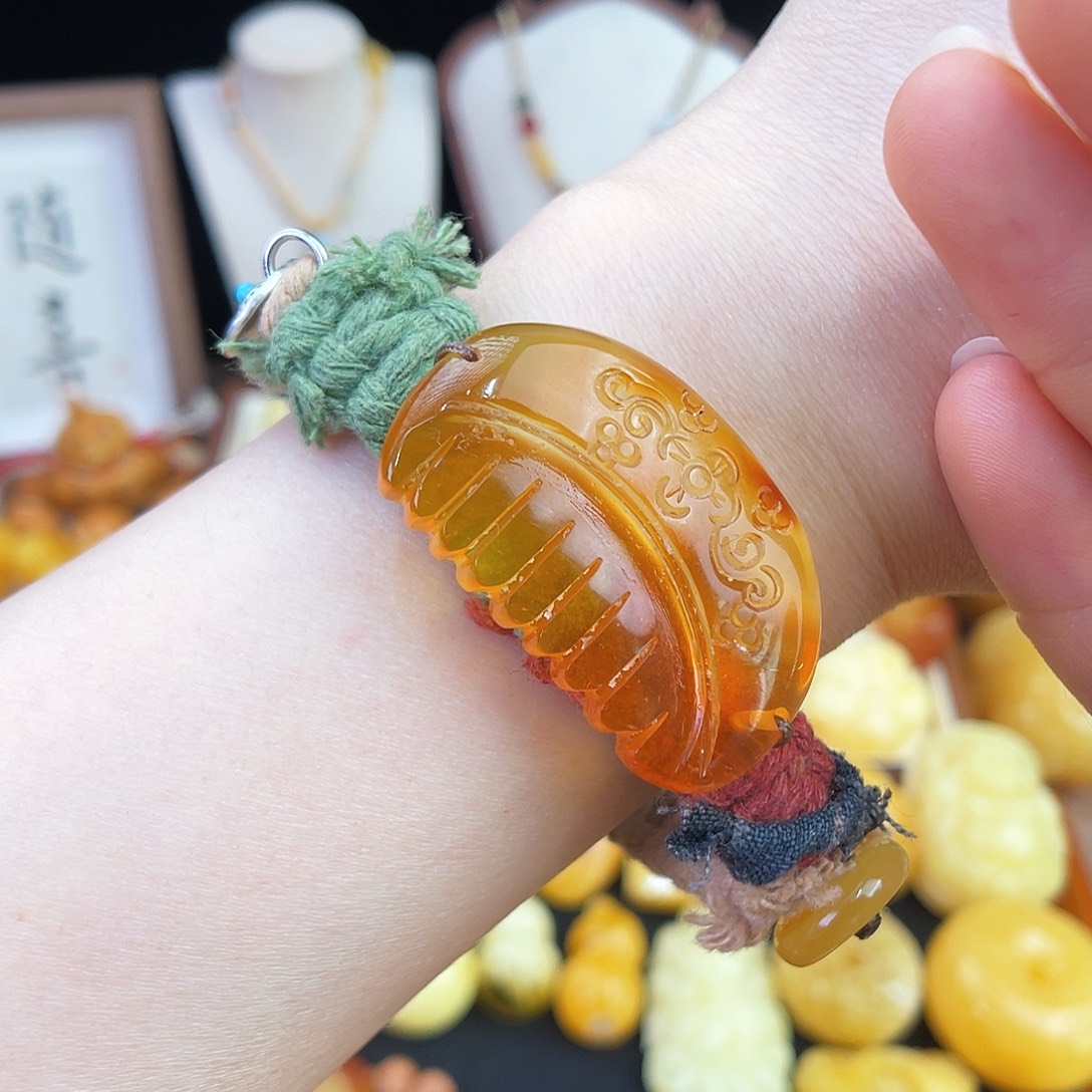 未镶嵌琥珀珠宝奇石