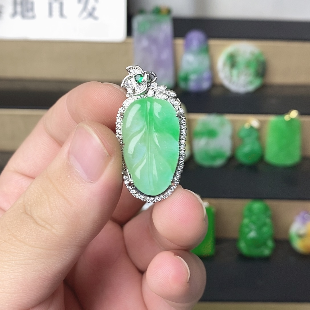 翡翠银S925镶嵌吊坠(赠链)