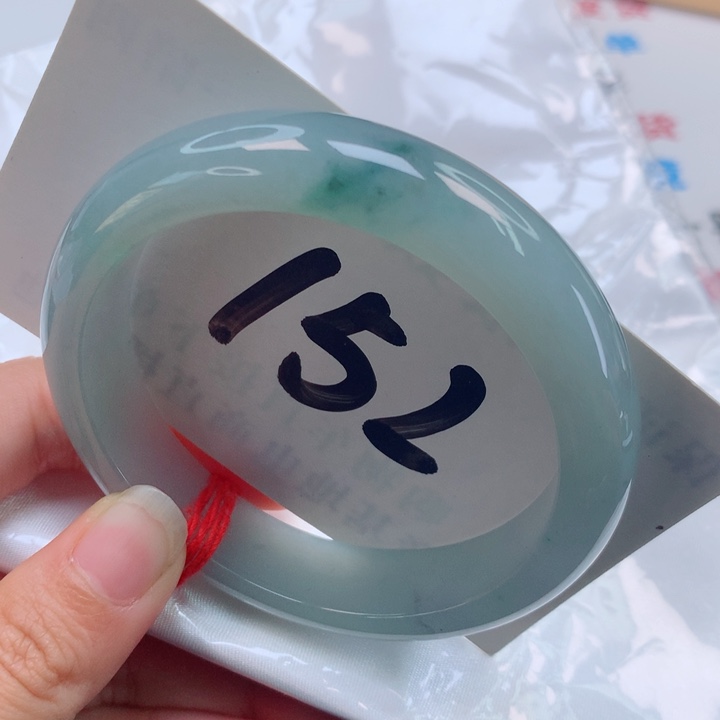 翡翠手镯未镶嵌飘花