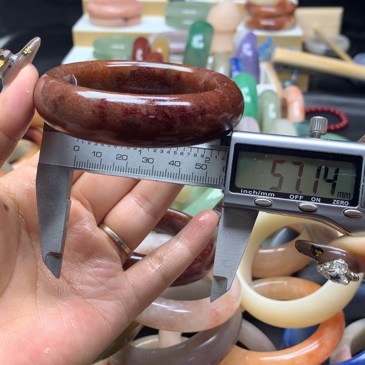 未镶嵌手镯石英质玉