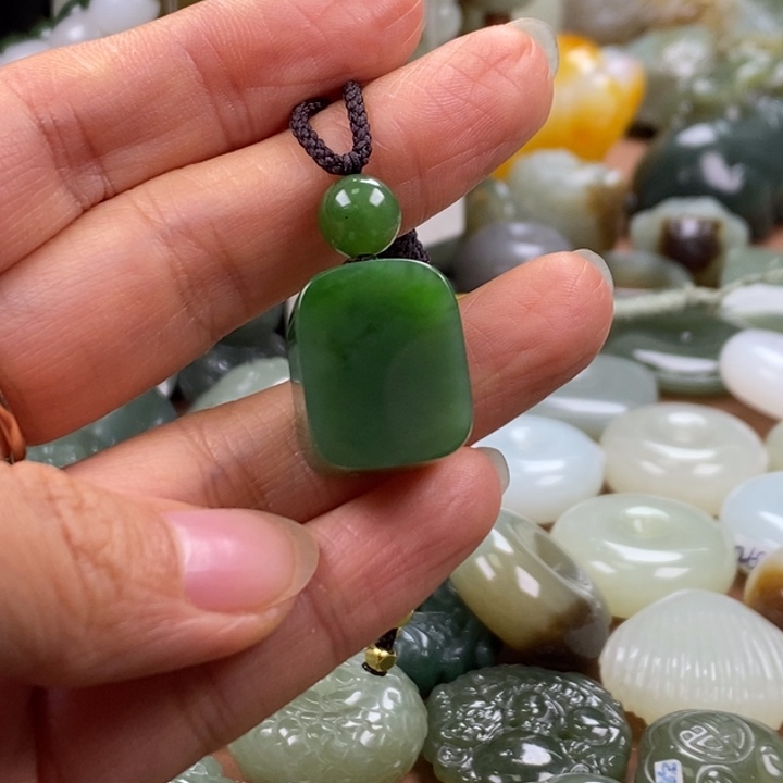 用***8和田玉未镶嵌颈饰