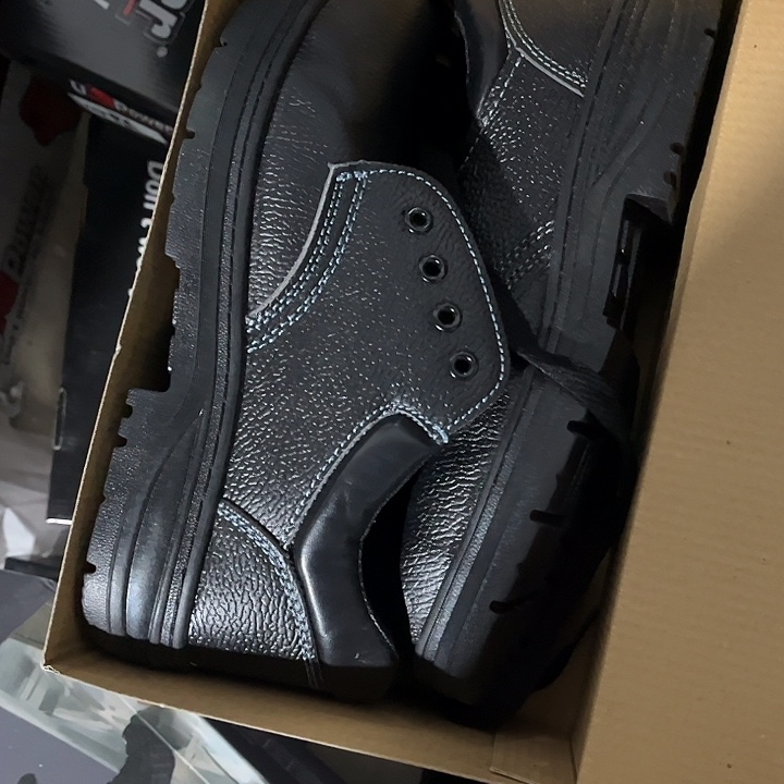 43码，编号4y微瑕处理介意勿拍鞋