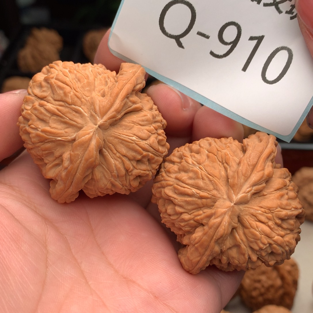 文玩核桃把件47球白……….